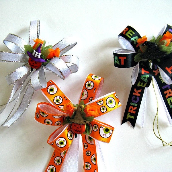 Halloween mini bows with pumpkins, a witches hat and orange roses (SB51)