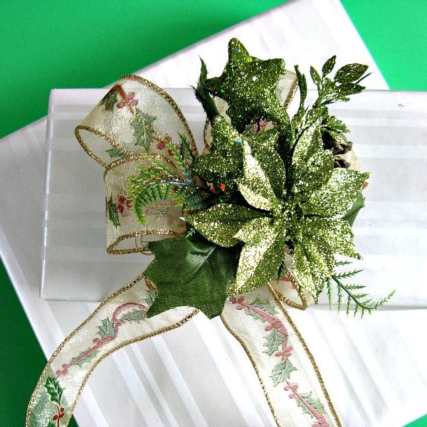 Christmas bow with green glitter poinsettia and stars (C81c)