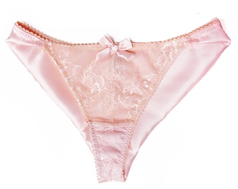 Culotte Tanga en dentelle et soie chantilly Blanche