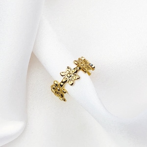 Gold ear cuff – daisy gold ear cuff – new trend
