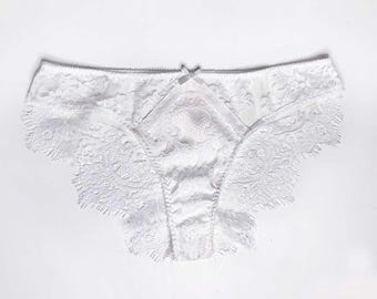Bridal panties in white lace and silk