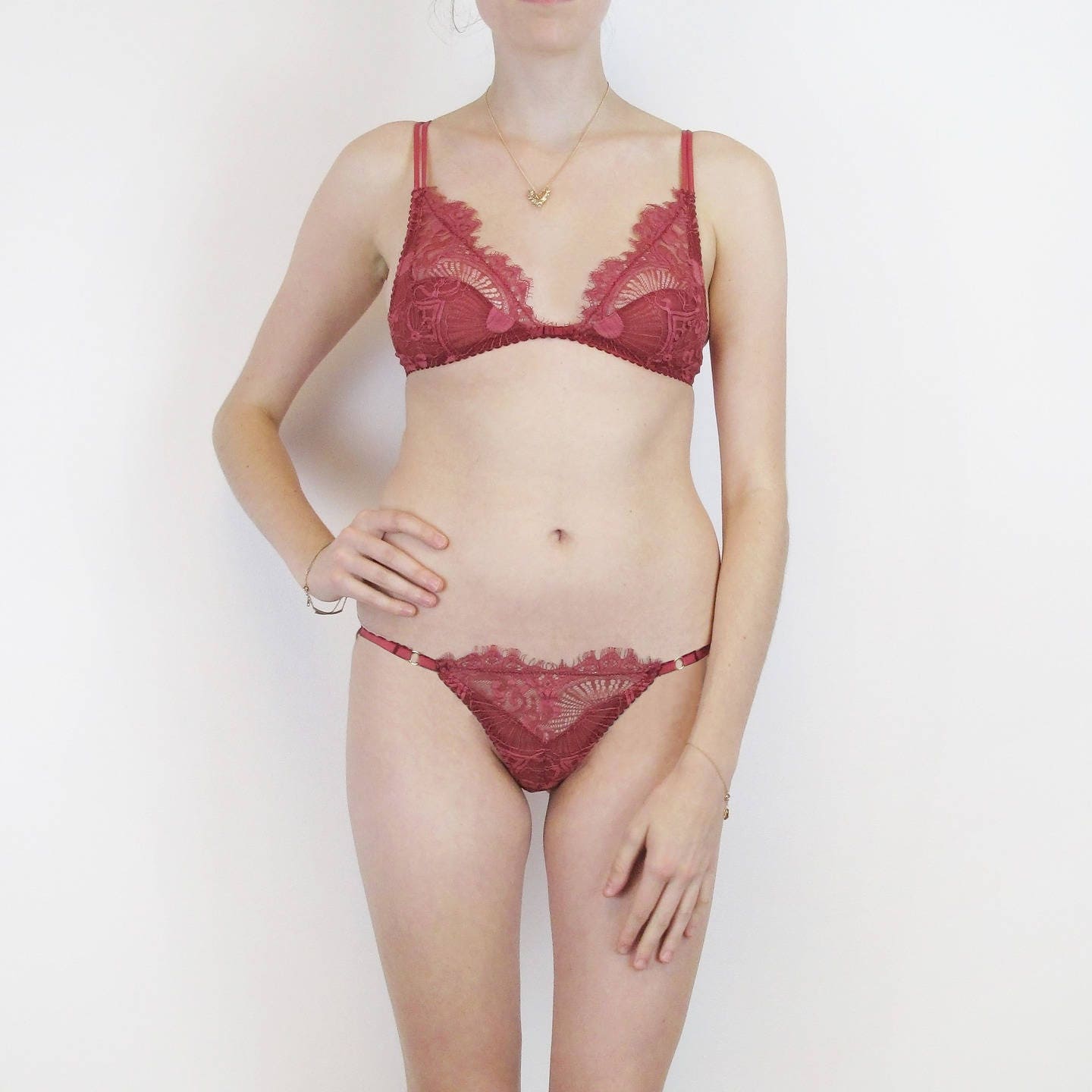 Bralette rojo sujetador de encaje rojo bralette suave bralette sexy sujetador triangulo de encaje bralette de encaje rojo bralette hecha a mano bralette de encaje Etsy Mexico