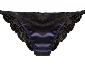 Tanga en Dentelle noire et soie bleu marine