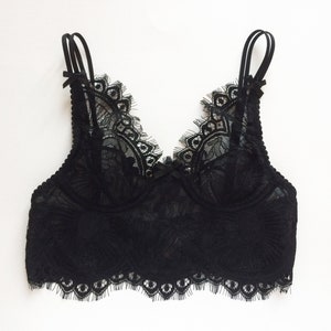 Black lace bra in black french chantilly lace
