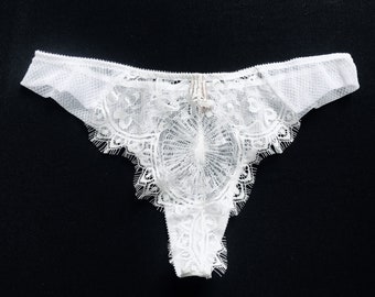 Tanga transparent en dentelle blanche en dentelle délicate