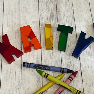 Crayones con nombre / Crayones para niños como recuerdo de fiesta / Canasta de Pascua / Letras de crayón Regalo personalizado / Alfabeto / Regalo de regreso a la escuela Crayón con letras