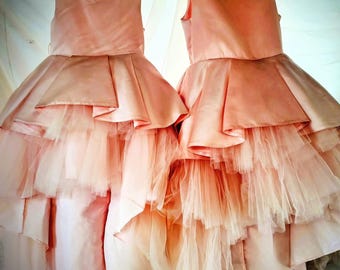 Dois vestidos rosa claro para daminhas ou para concursos de beleza, tamanhos 4 e 8.