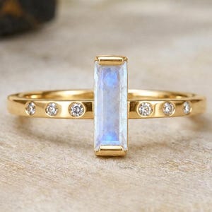 Anillo rectangular de piedra lunar natural, anillo de plata de ley 925 chapado en oro de 18 quilates, anillo hecho a mano, joyería de boda, arcoíris blanco, anillo de regalo