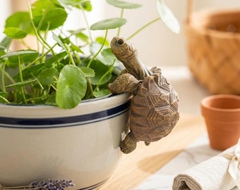 Adorno colgante de resina con forma de tortuga para maceta, figura de tortuga adorable, adorno para el borde de la maceta para plantas de interior y exterior.