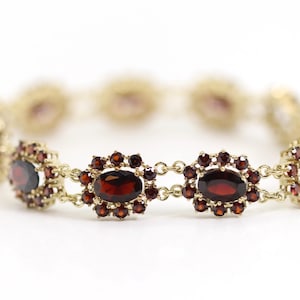 Armband med granatlänk i gult guld 333 – 8kt FBD – oval stjärnkrans med hallmark, L: 21,5 cm