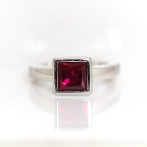 Pierre Lang Damen Ring versilbert Design Modern Elegant Synt. Topaz Carré Gr. 57