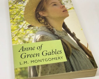 Anne of Green Gables: the Puffin Penguin edition. TV tie-in from the Sullivan adaptation. Very good condition. Vintage books.