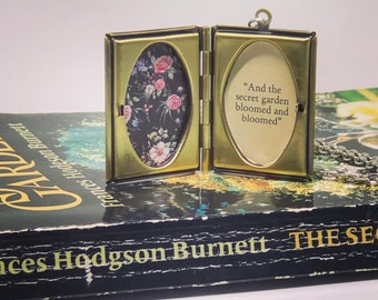 Bookish necklace: The Secret Garden - Frances Hodgson Burnett. Book locket with quote. “And the secret garden bloomed and bloomed”