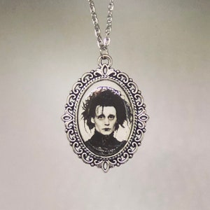 Pop culture necklace: Edward Scissorhands. Goth. Black and white. Victorian pendant. Cinema lover. Christmas. Tim Burton. Wednesday Addams.