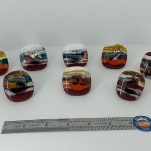 フュージングガラス製キャビネットノブ｜手作りの山の夕日モチーフ引き出しノブ8個セット｜カラフルなモンタナ風ドレッサー＆キッチン金具｜一点もの