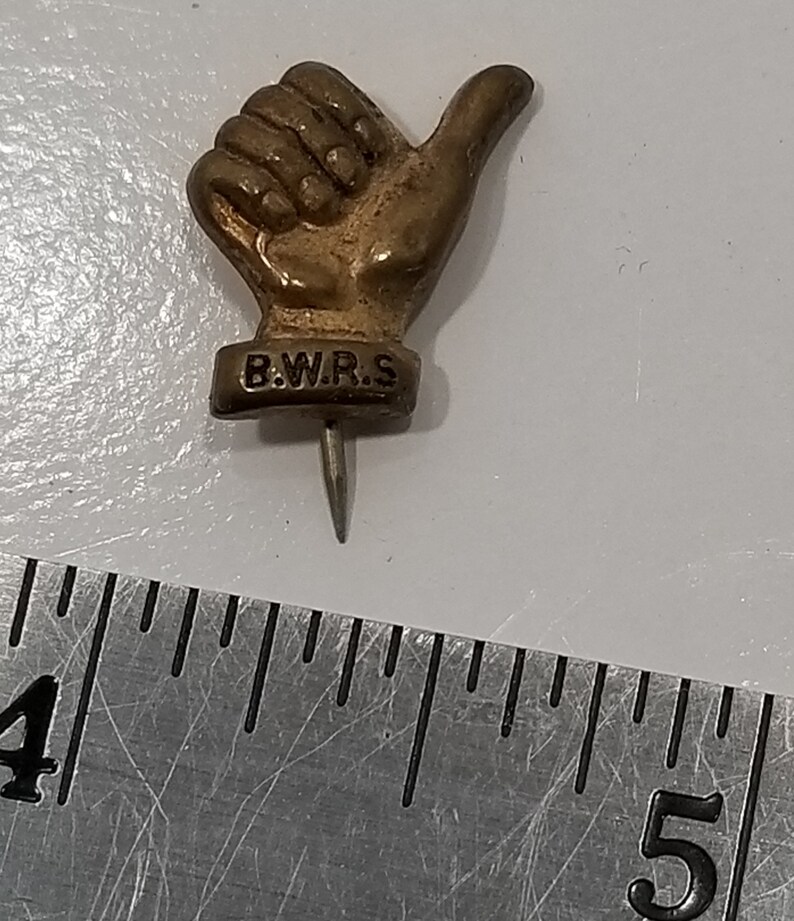 H5j502c1 Vintage Collectible /'Thumbs Up/' Lapel Pin BWRS British War Relief Society 1940/'s