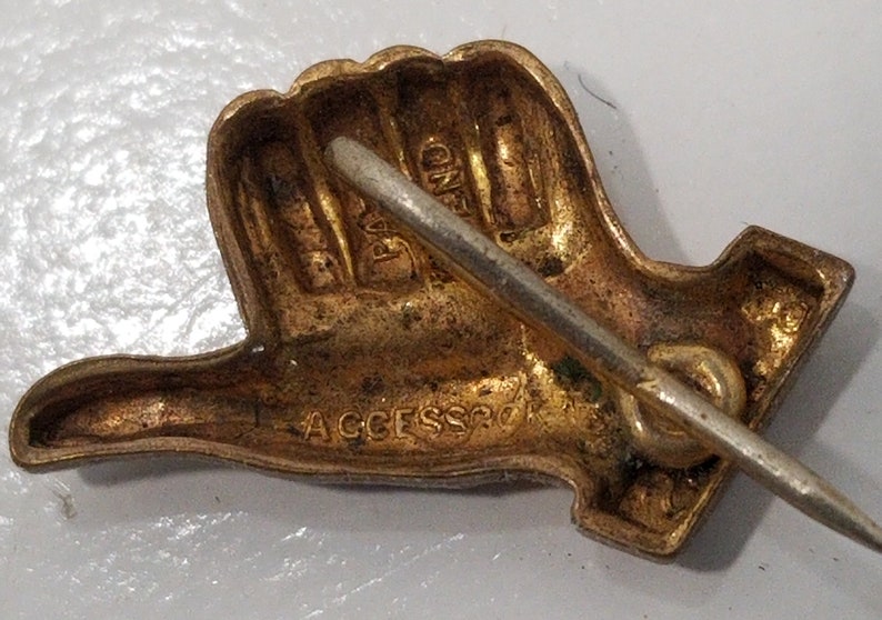 H5j502c1 Vintage Collectible /'Thumbs Up/' Lapel Pin BWRS British War Relief Society 1940/'s