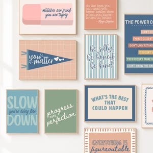 Peut inclure: Une collection d'affiches murales rectangulaires présentant des citations et des phrases motivantes dans diverses couleurs, notamment rose, bleu et vert. Les motifs incluent des textes comme mistakes are proof you are trying et you matter.