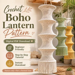 Könnte beinhalten: Drei hängende Häkellaternen in Creme, Salbeigrün und Gelb, jede mit einer gestuften, sanduhrartigen Struktur und Fransen am unteren Ende. Der Text auf der linken Seite lautet: Crochet Boho Lantern Pattern, Digital PDF Download, Beginner Friendly, Step-by-Step Tutorial, Instant Download, Pattern only - Not a finished item.