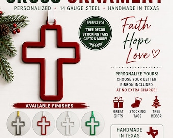 Pode incluir: Um ornamento de cruz de metal vermelho feito de aço de calibre 14, pendurado por uma fita branca. O texto diz Cross Ornament, Faith Hope Love, e lista os acabamentos disponíveis, incluindo aço cru, vermelho, branco e verde.