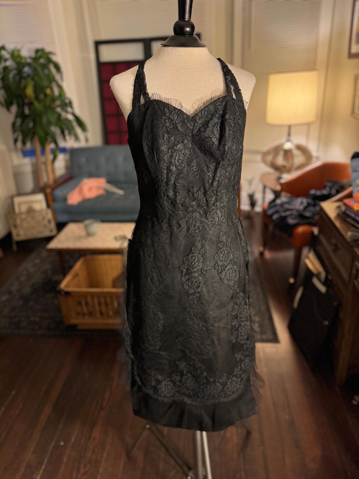 1950s Wiggle Cocktail Dress Black lace. * slightly wounded