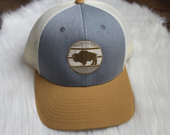 Buffalo Snapback Hat – Wyoming Buffalo Hat Heather Grey/ Birch/ Amber Gold
