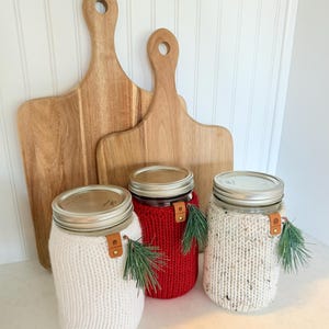 Hand knit Quart 32 ounce mason jar cozie, custom colors available.