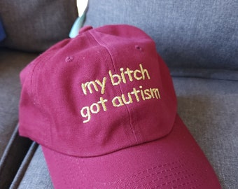 my b*tch got autism (bestickter Buckleback Dad Hat) in 25 Farben