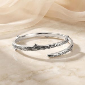 Trädgrenarmband, Taggarmband, Rustika skogssmycken, Naturligt silverarmband, Botaniska gåvor