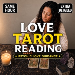 Puede incluir: Una persona con cabello largo y oscuro sentada ante una mesa con dos cartas del tarot, La Emperatriz y Los Amantes, una vela encendida, una baraja y dos cristales. Texto: SAME HOUR, EXTRA DETAILED, LOVE TAROT READING, PSYCHIC LOVE GUIDANCE.