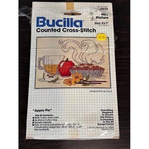 Kit per punto croce Bucilla Torta di mele 48930 Lisa Scott Mini quadro da cucina