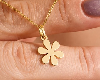 Daisy Flower Pendant Necklace, Dainty Solid Gold Floral Charm, Minimalist Flower Necklace