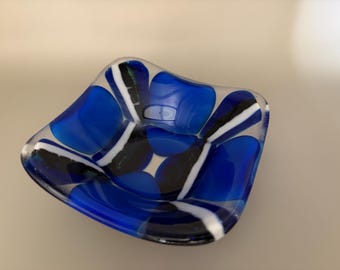 Azul y blanco
