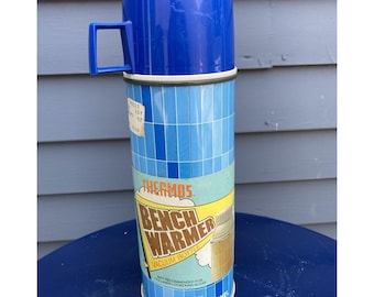 Thermos vintage King Seeley Bench Warmer, rettangolare blu, nuovo, con etichetta originale del 1979.