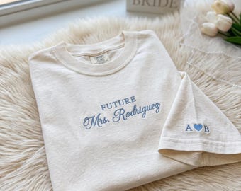 Personalisiertes T-Shirt für die zukünftige Braut, besticktes Braut-T-Shirt in bequemen Farben, Geschenk zum Junggesellinnenabschied