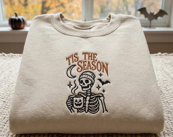 „Tis The Season“-Sweatshirt mit Stickerei, Halloween-Skelett-Sweatshirt, Grusel-Staffelpullover mit Rundhalsausschnitt, Comfort Colors Halloween-Geschenk