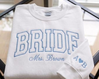 Besticktes, personalisiertes Braut-Sweatshirt, Rundhalsausschnitt mit individuellem Nachnamen und Hochzeitsdatum, personalisierte Initialen, Geschenk zur Brautparty