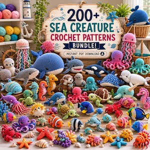 Pode incluir: Uma coleção de criaturas marinhas coloridas feitas de crochê, incluindo baleias, polvos, tartarugas e peixes, diante de uma placa de madeira que diz 200+ SEA CREATURE CROCHET PATTERNS BUNDLE! INSTANT PDF DOWNLOAD.