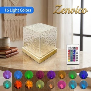 Op de afbeelding: Een vierkante lamp van getextureerd glas staat op een lichte houten voet. De lamp bevat een afstandsbediening met knoppen voor 16 lichtkleuren. De tekst Zenvico en 16 Light Colors zijn zichtbaar, samen met 16 ronde iconen met lichtkleuropties.