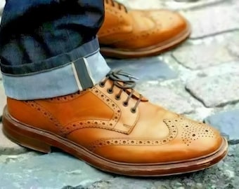 Zapatos de vestir Oxford casuales elegantes para hombre, de cuero marrón, con puntera de ala y estilo brogue.