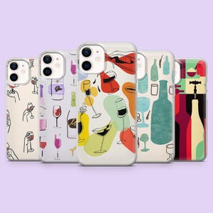 Könnte beinhalten: Fünf Smartphone-Hüllen in einer Reihe, jede mit unterschiedlichen Illustrationen zum Thema Wein. Die Designs umfassen Strichzeichnungen von Händen mit Gläsern, bunte abstrakte Formen mit verschiedenen Weingläsern, türkisfarbene Flaschensilhouetten und ein geometrisches Raster.