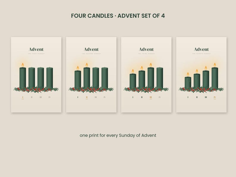 Puede incluir: Un conjunto de cuatro l&aacute;minas titulado FOUR CANDLES ADVENT SET OF 4, con velas verde oscuro sobre acebo. Las l&aacute;minas muestran una, dos, tres y cuatro velas encendidas respectivamente, con el texto Advent y los n&uacute;meros romanos del I al IV.