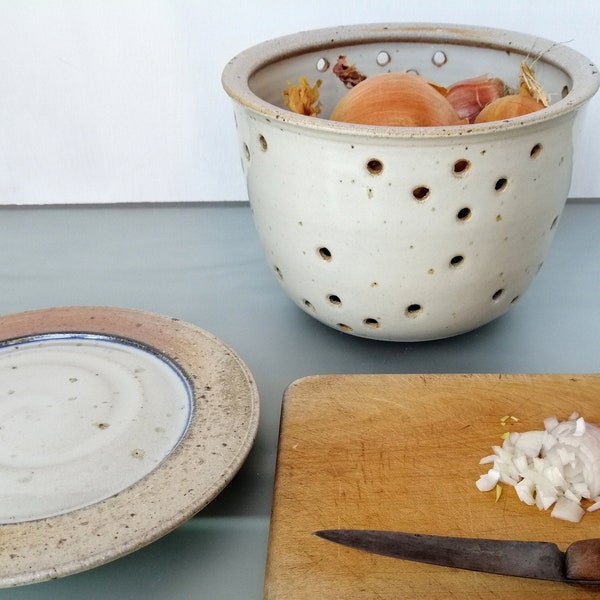 Conserve d'oignons ail bocal avec couvercle en céramique oignon ail boîte de rangement de taille moyenne gadget de cuisine en céramique fait main en grès