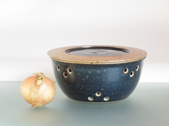 Big Ceramic Onion Canister, Big Pottery Garlic Keeper, Big Pottery Onion  Jar, Rustic Garlic Canister, Large Onion Holder, Housewarming Gift 