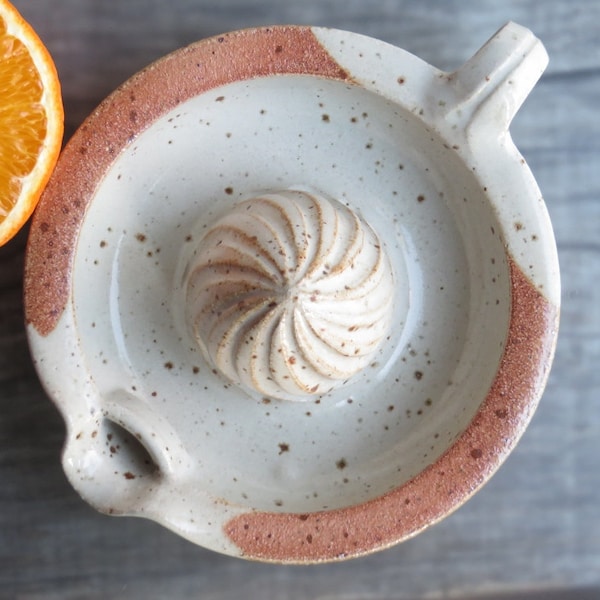 Ceramic lemon squeezer ceramic juicer pottery kitchen gadget orange squeezer in stoneware kitchen accessory cream color