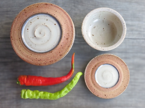 2 Keramikdosen Schüssel mit flachem Deckel cremefarben Keramikdosen für Honig Marmelade Zucker Salz Gewürze Steinzeug 