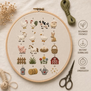 以下が含まれることがあります： 木製の丸い刺繍枠にベージュの布地が張られ、動物、植物、道具など、農場をテーマにした20個の番号付き刺繍アイコンが施されています。右側のテキストには、BEGINNER FRIENDLY、INSTANT DOWNLOAD、HAND EMBROIDERYと書かれています。
