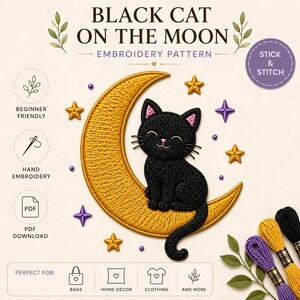 Op de afbeelding: Een borduurpatroon getiteld BLACK CAT ON THE MOON met een zwarte kat zittend op een gouden halve maan, omringd door gele en paarse sterren. Het ontwerp bevat tekstlabels voor beginnersvriendelijk, handborduurwerk en PDF-download.
