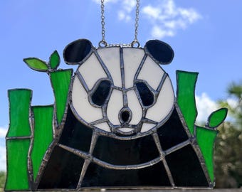Vitral em forma de panda para pendurar na janela | Arte artesanal em bambu