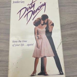 Dirty Dancing VHS-kassett från 1987, vintagefilm, Patrick Swayze, Jennifer Grey, 80-talsromantik, nostalgi, samlarobjekt